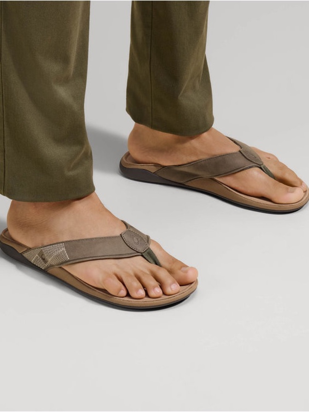 Men's OluKai The Tuahine Sandals Hunter-Gold Sand Size 10 (43) NWT